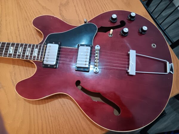 D)     Gibson es 335 1970s