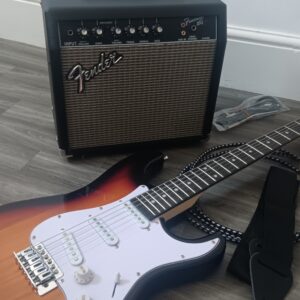 yz)     Starter Pack - Encore Blaster e6 electric guitar and amp