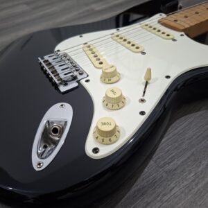A) Fender Stratocaster - MIM 1995 "squier series"