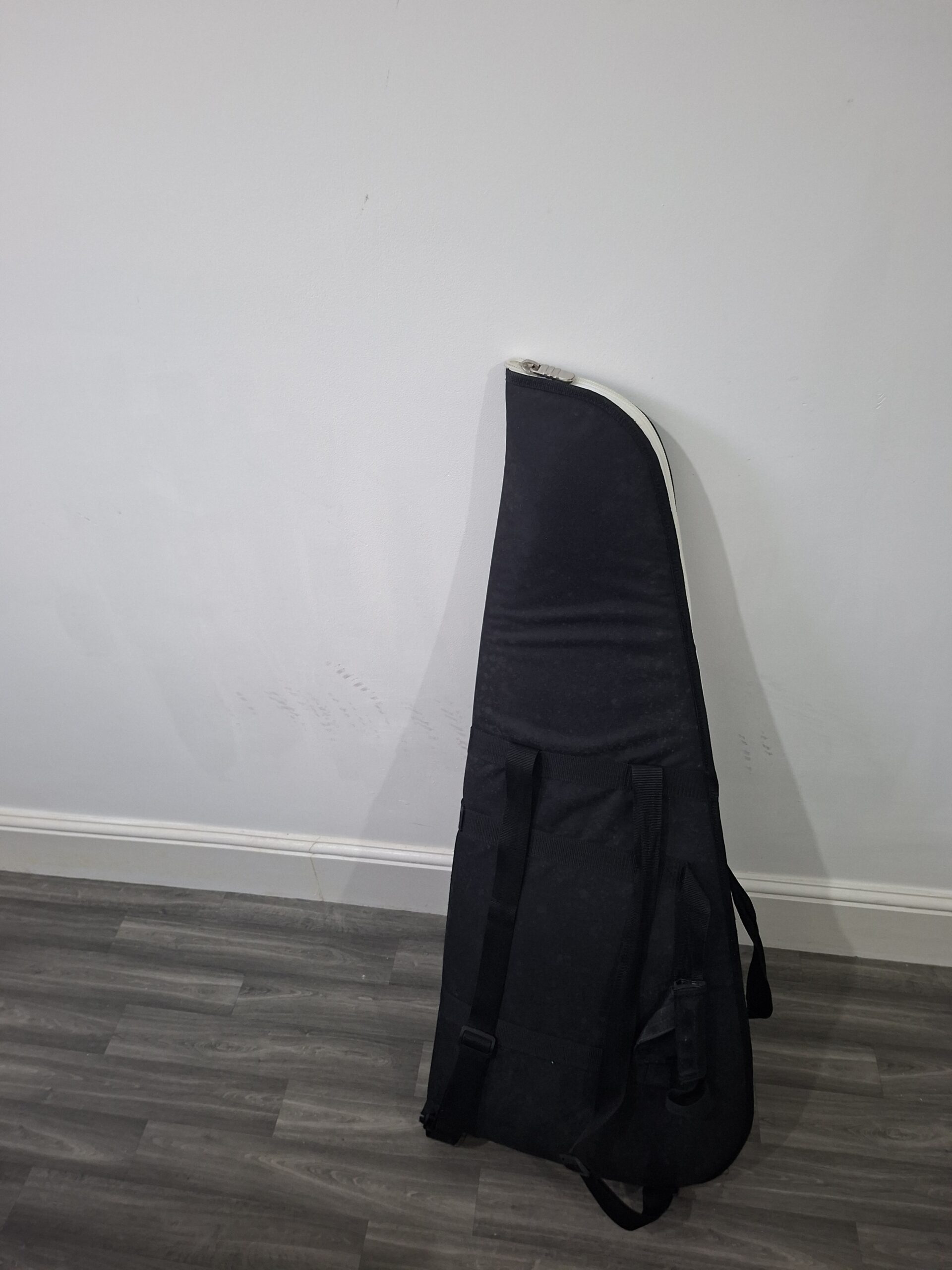 B) Gibson Les Paul Special Tribute Humbucker - walnut